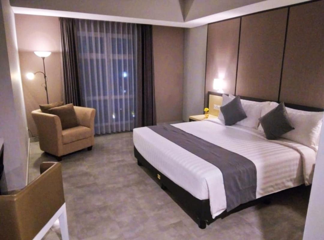 Bess Mansion Hotel Surabaya Wonocolo Exterior photo