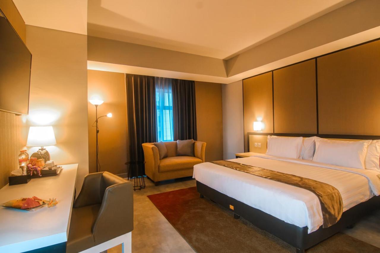 Bess Mansion Hotel Surabaya Wonocolo Exterior photo