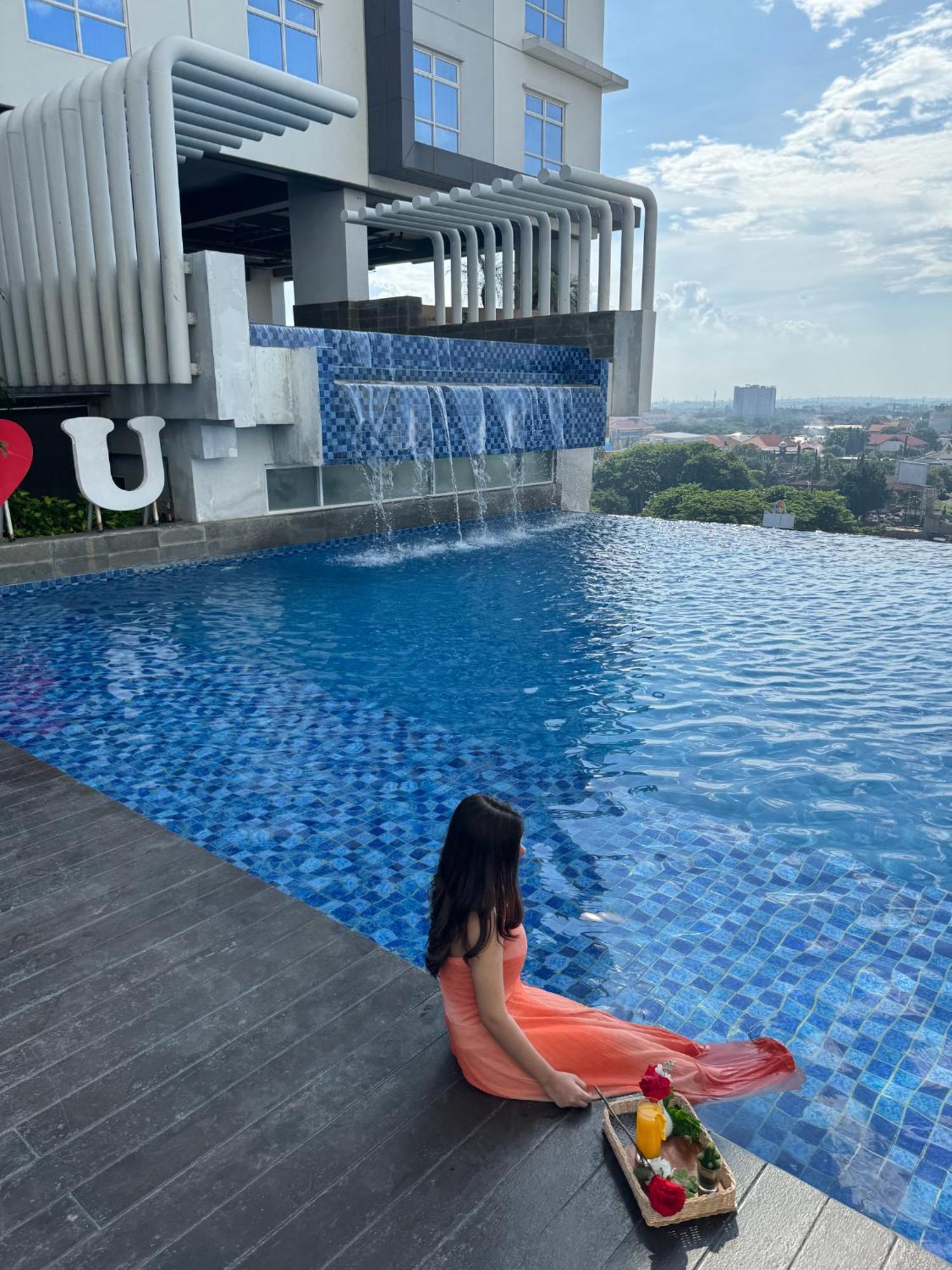 Bess Mansion Hotel Surabaya Wonocolo Exterior photo